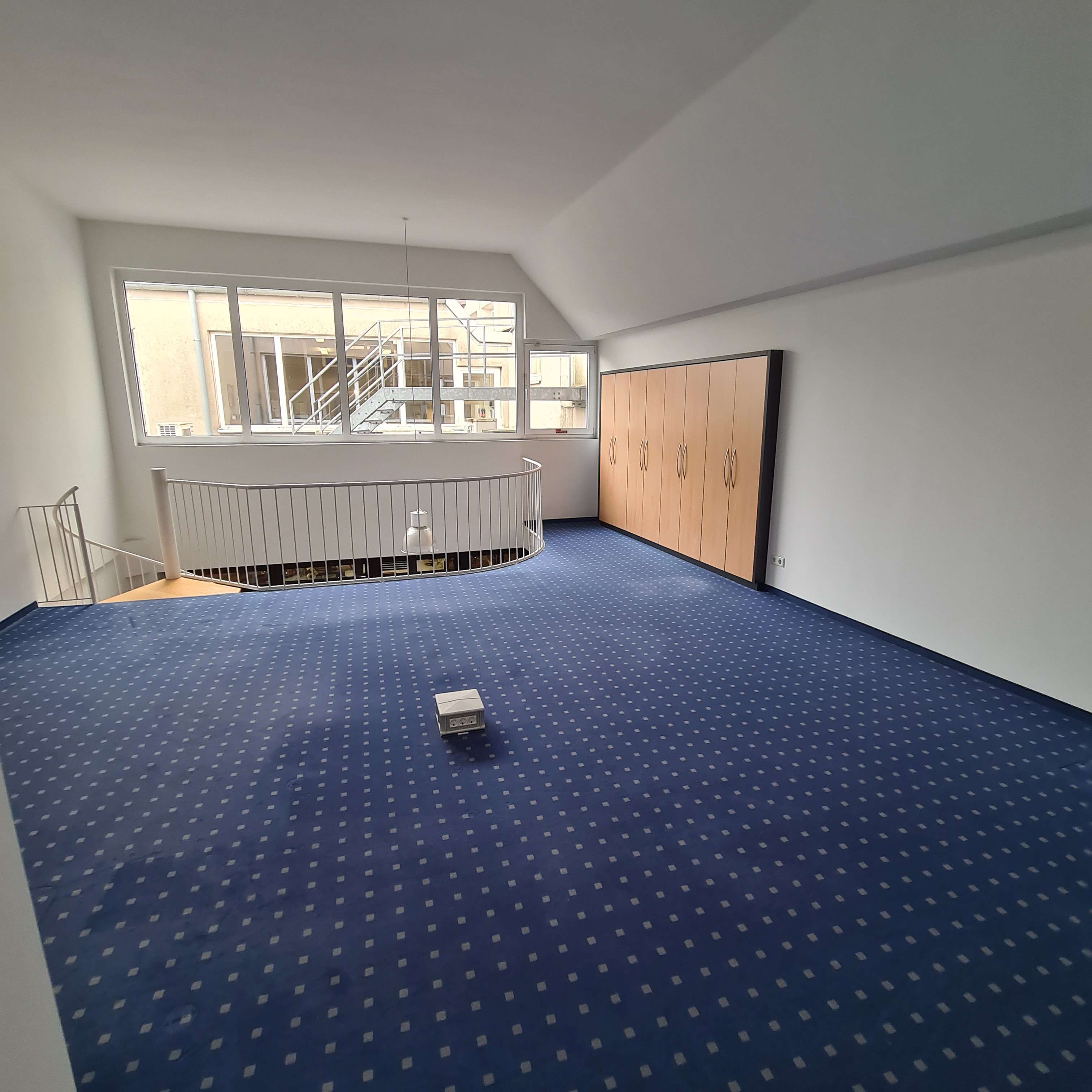 Heiligenhaus / Gewerbefläche in zentraler Einkaufspassage auf 2 Etagen zu vermieten