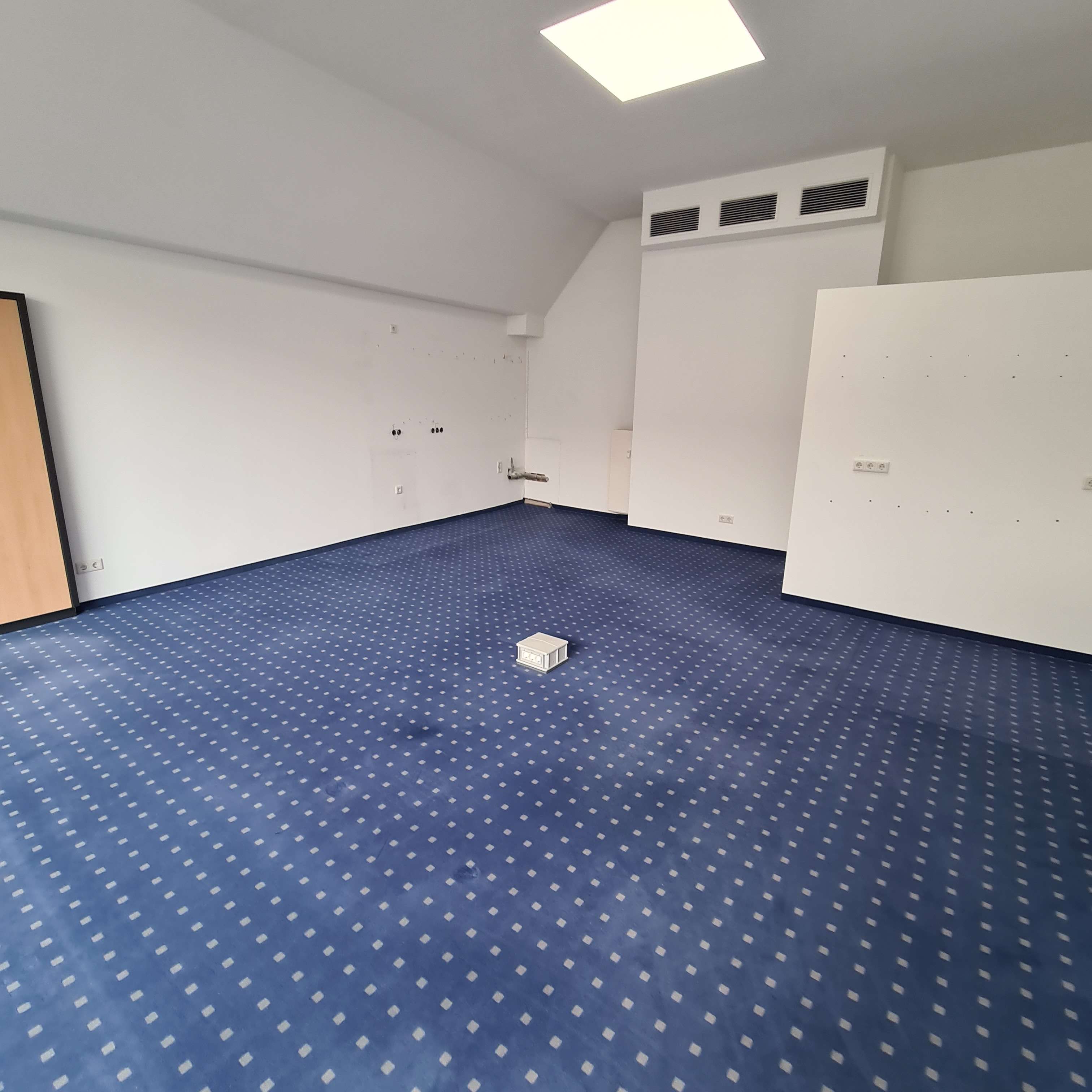 Heiligenhaus / Gewerbefläche in zentraler Einkaufspassage auf 2 Etagen zu vermieten