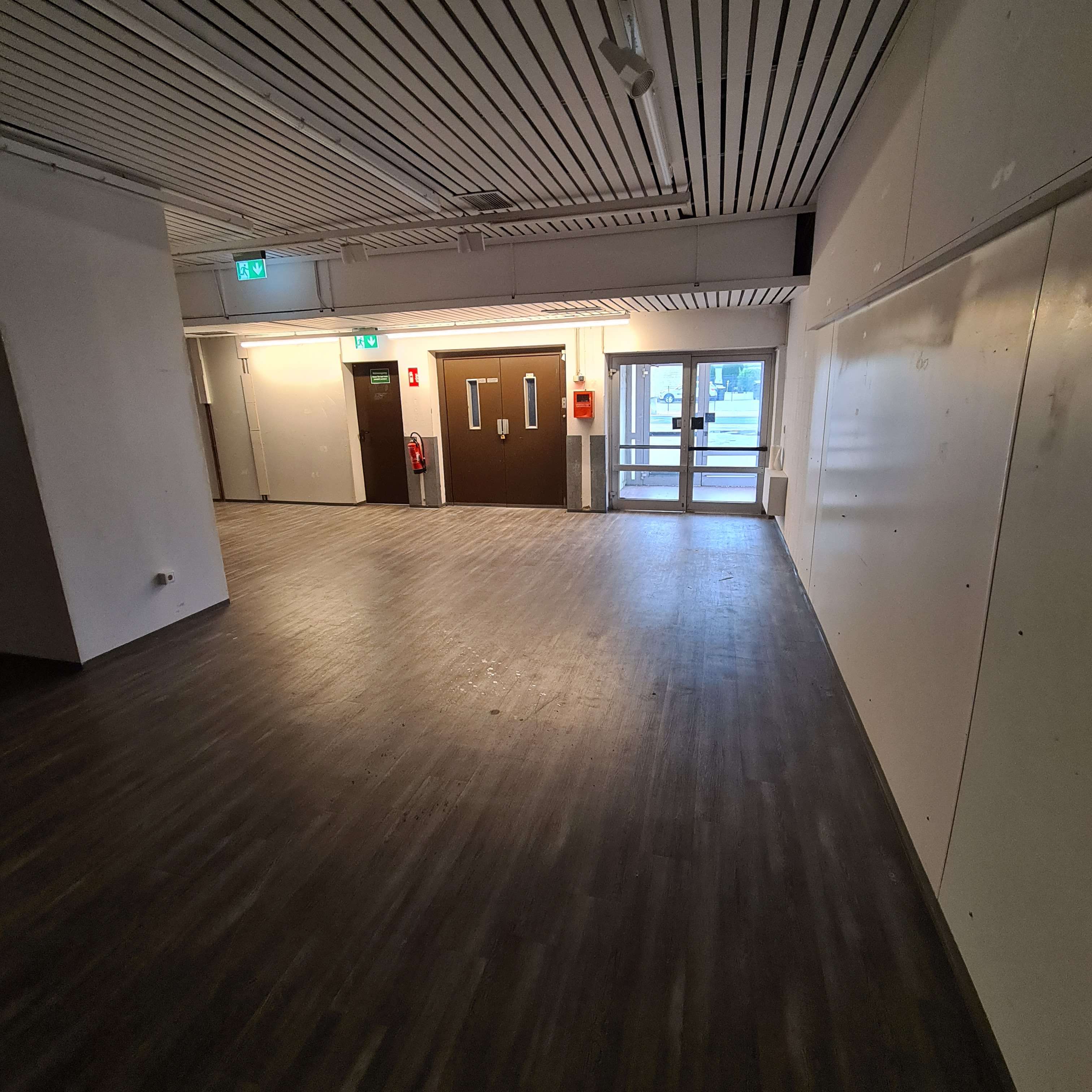 Lage // Großräumige Gewerbefläche ab sofort zu vermieten