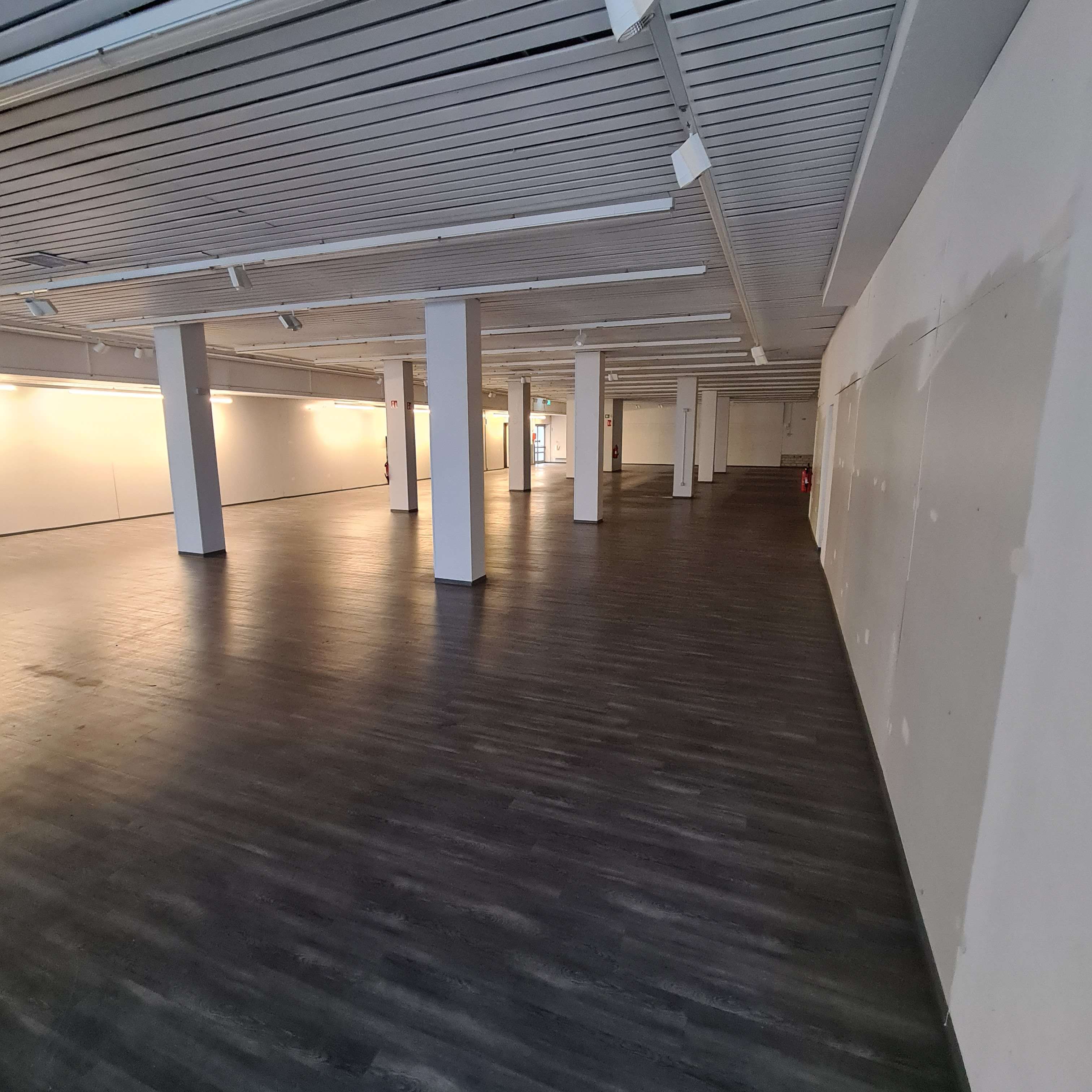 Lage // Großräumige Gewerbefläche ab sofort zu vermieten