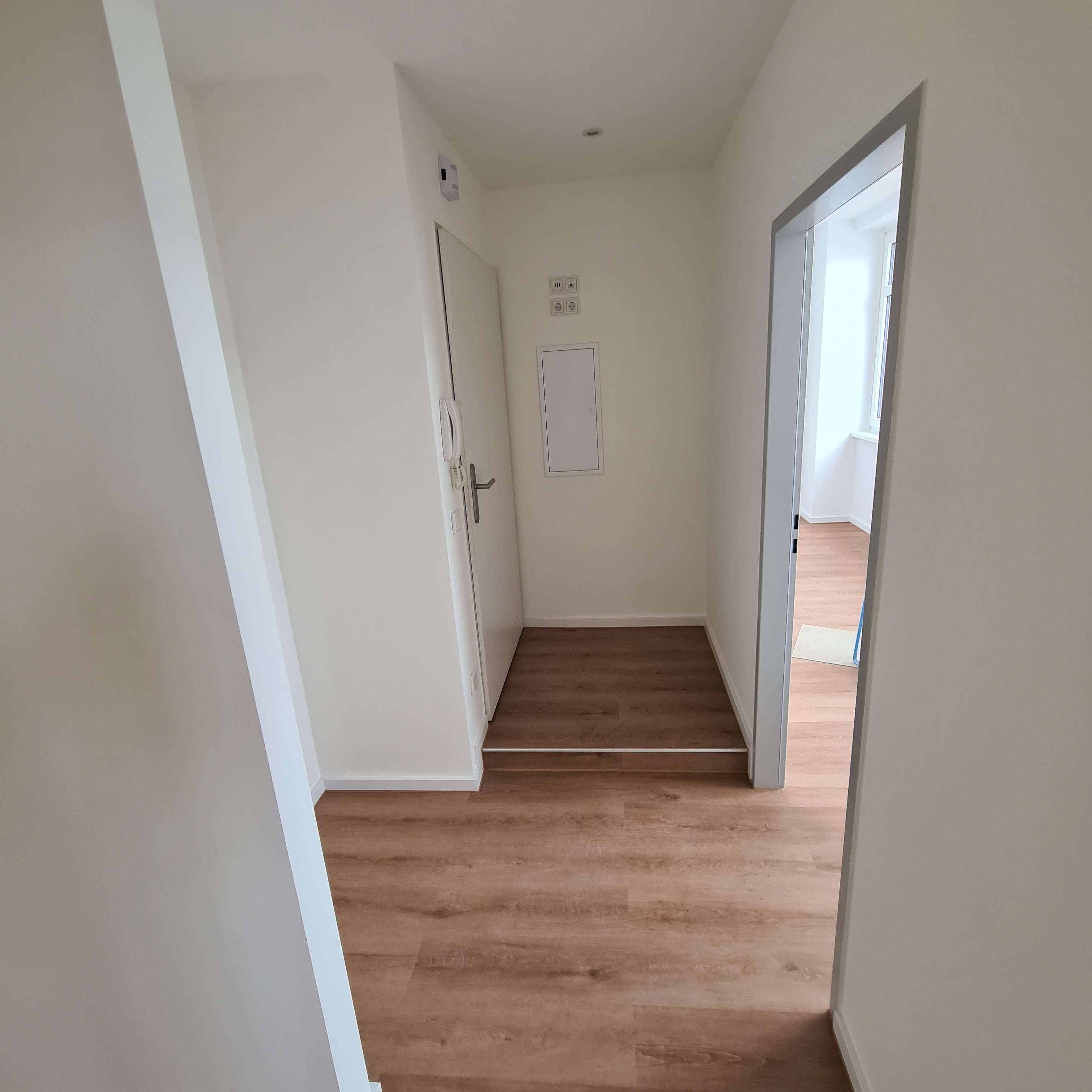 Sehnde // schöne helle 2-Zimmer-Wohnung (108)